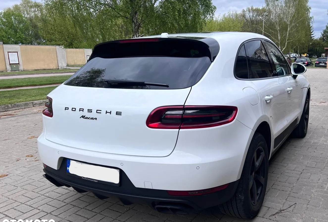 Porsche Macan cena 128000 przebieg: 82000, rok produkcji 2016 z Szczecin małe 137